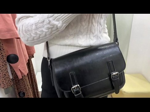 ❤️ 年轻婊子FeralBerry在试衣间用假阳具公开自慰 ️ Quality sex❤
